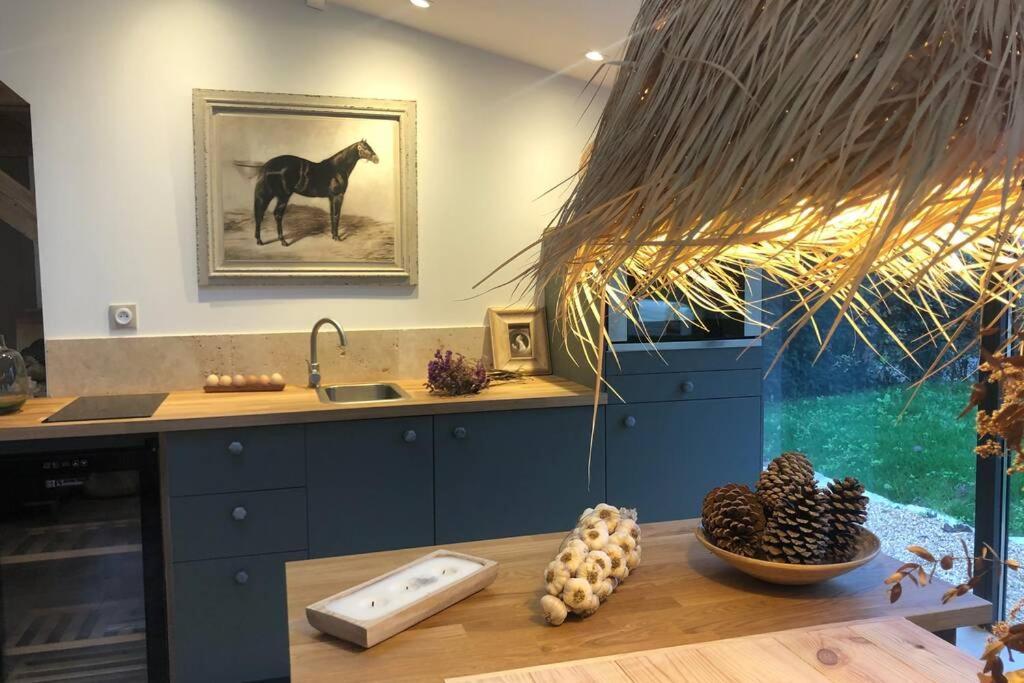 Cottage Normand Avec Sa Grande Piscine Chauffee Toute L Annee Sur Parc Arbore Et Clos En Plein Coeur De La Campagne Adapte Aux Kids Et Dog Friendly Saint-Antonin-de-Sommaire 外观 照片