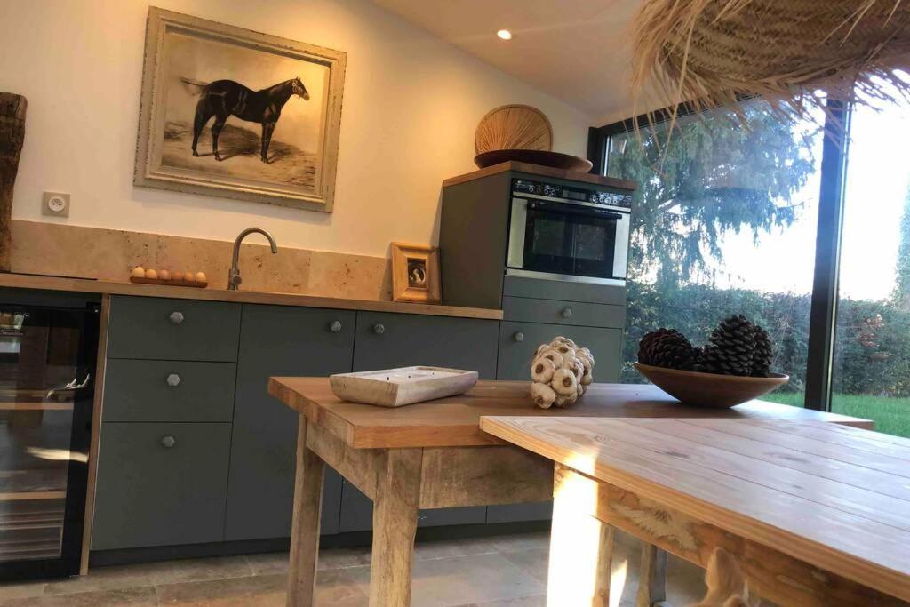 Cottage Normand Avec Sa Grande Piscine Chauffee Toute L Annee Sur Parc Arbore Et Clos En Plein Coeur De La Campagne Adapte Aux Kids Et Dog Friendly Saint-Antonin-de-Sommaire 外观 照片