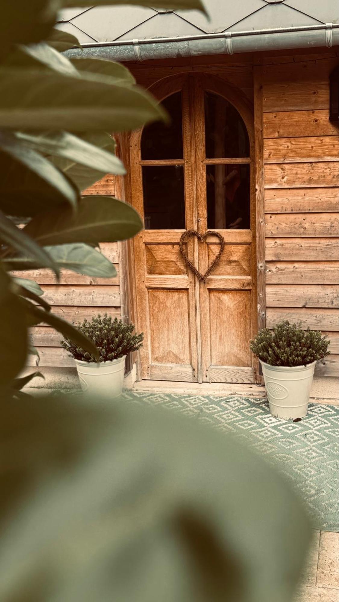 Cottage Normand Avec Sa Grande Piscine Chauffee Toute L Annee Sur Parc Arbore Et Clos En Plein Coeur De La Campagne Adapte Aux Kids Et Dog Friendly Saint-Antonin-de-Sommaire 外观 照片